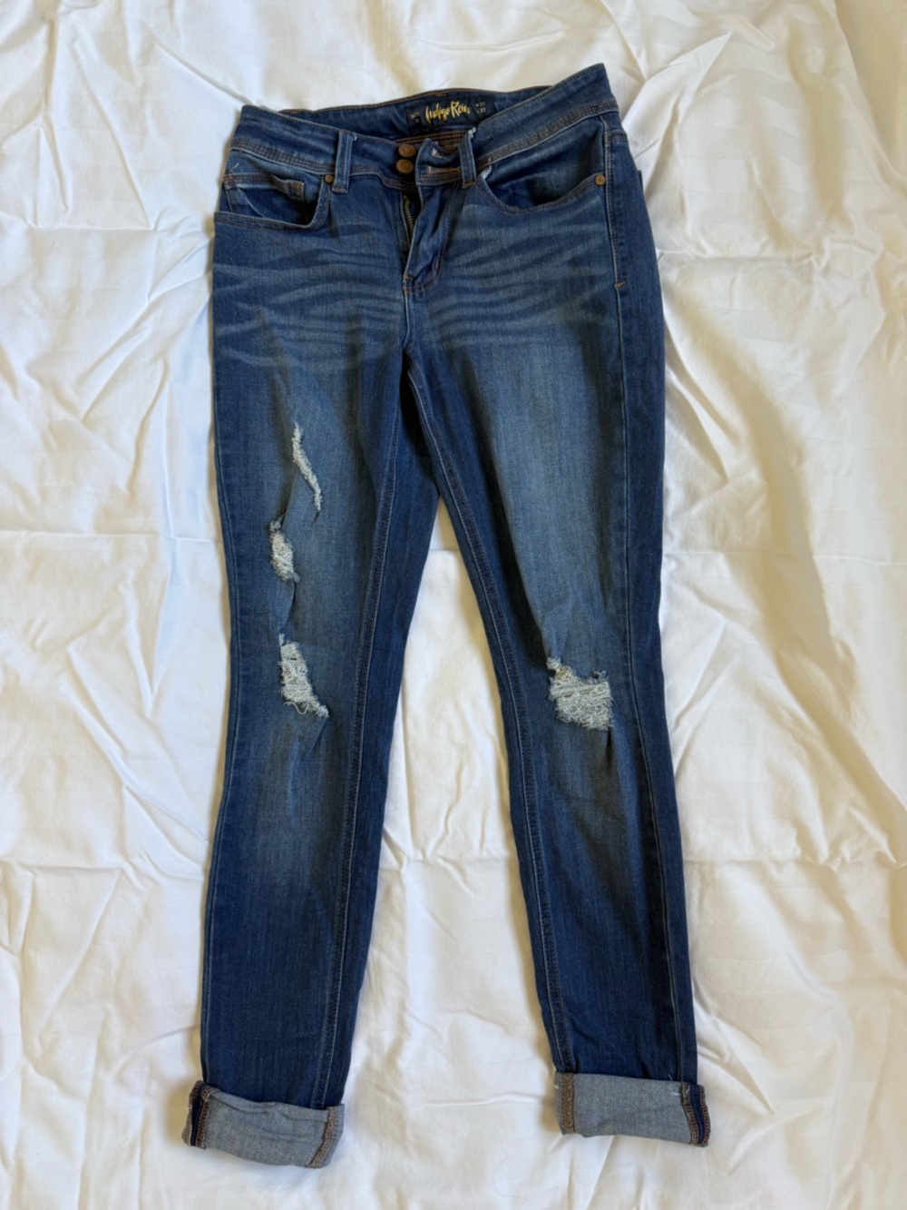 Women’s Indigo Rein Medium Wash Distressed Cropped Jeans